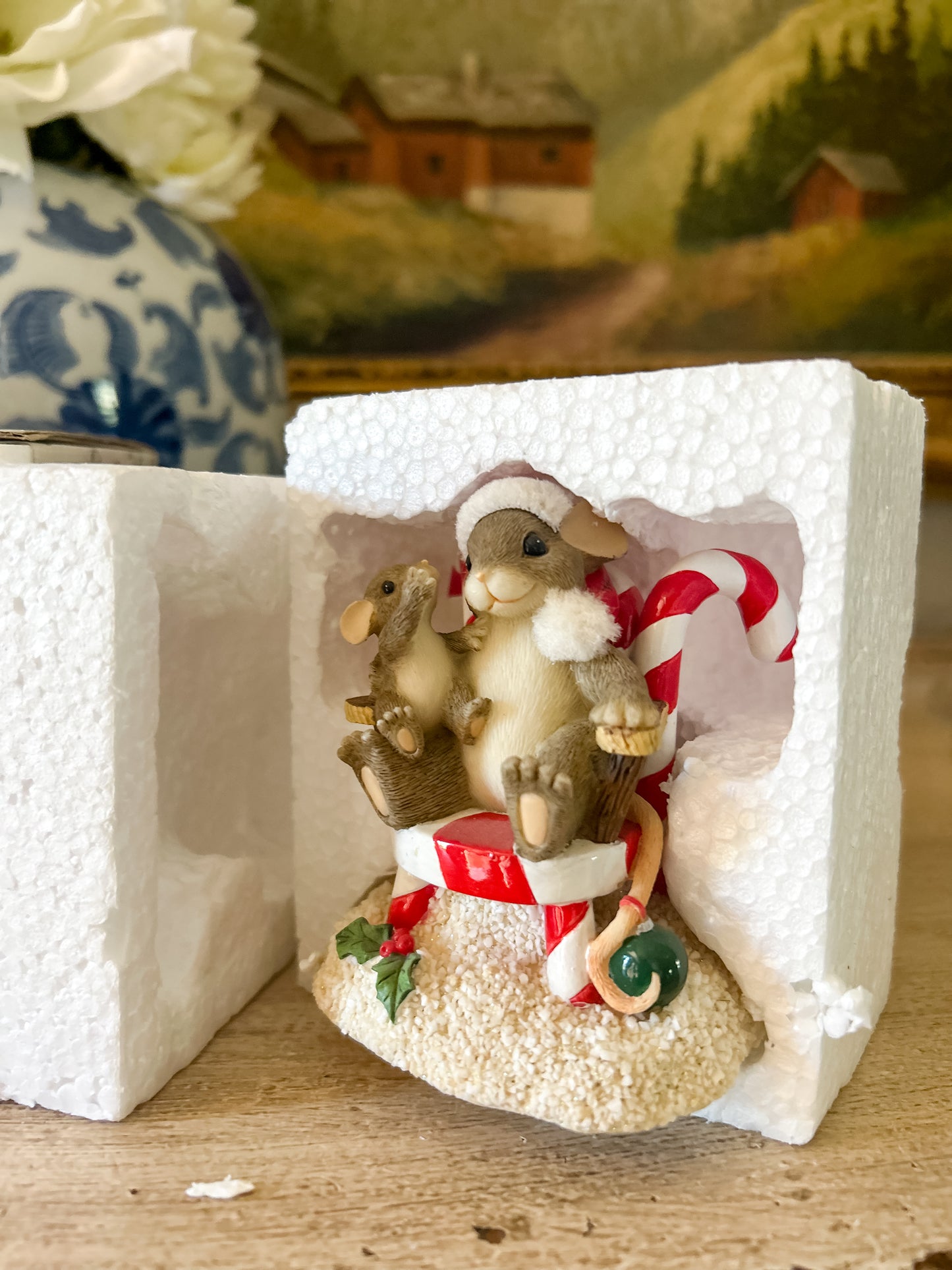 Charming Tails Figurine "Secrets for Santa”