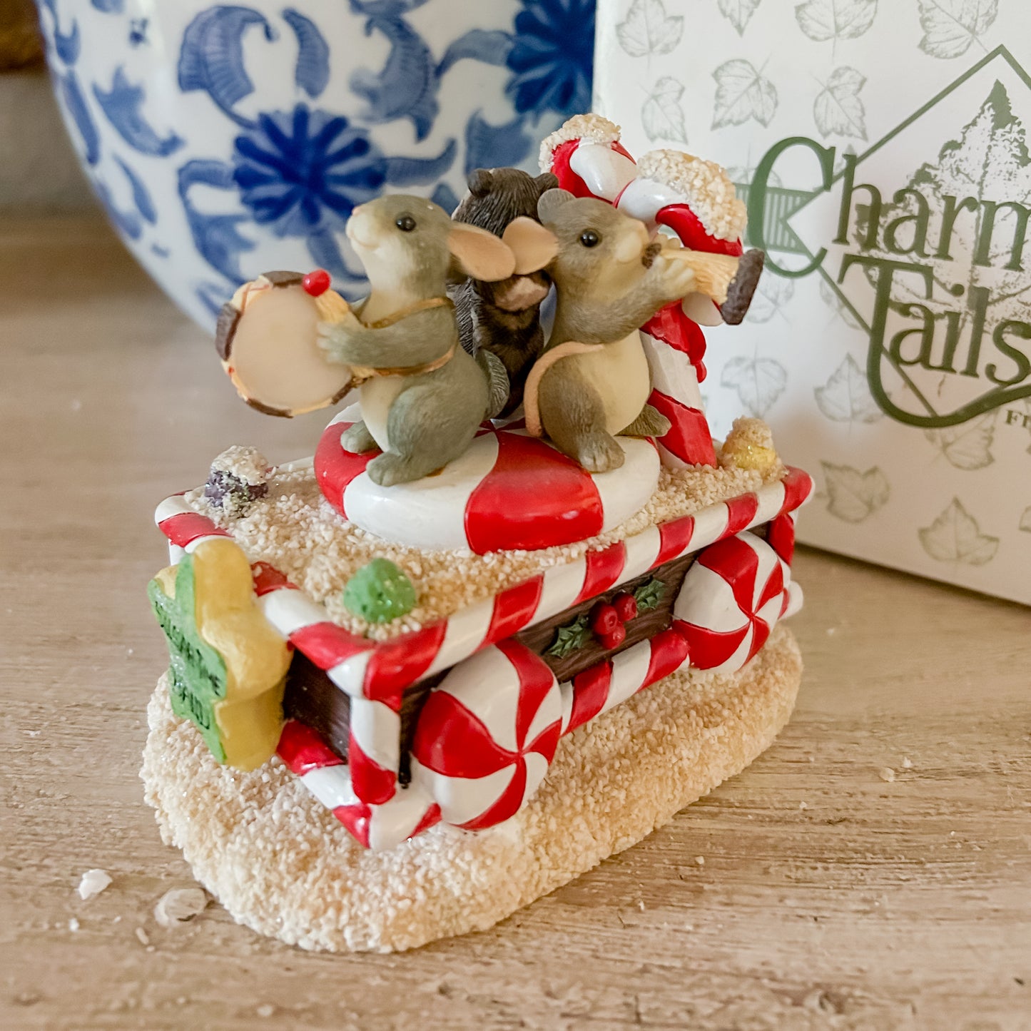 Charming Tails Figurine "Sugar Time Band Float"