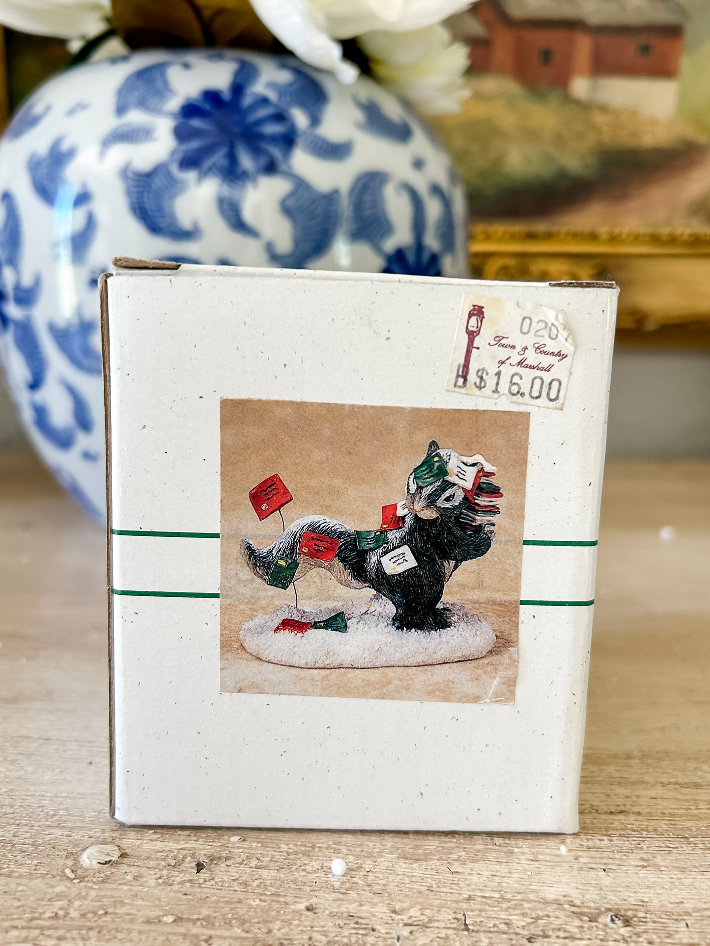 Charming Tails Figurine "Airmail"