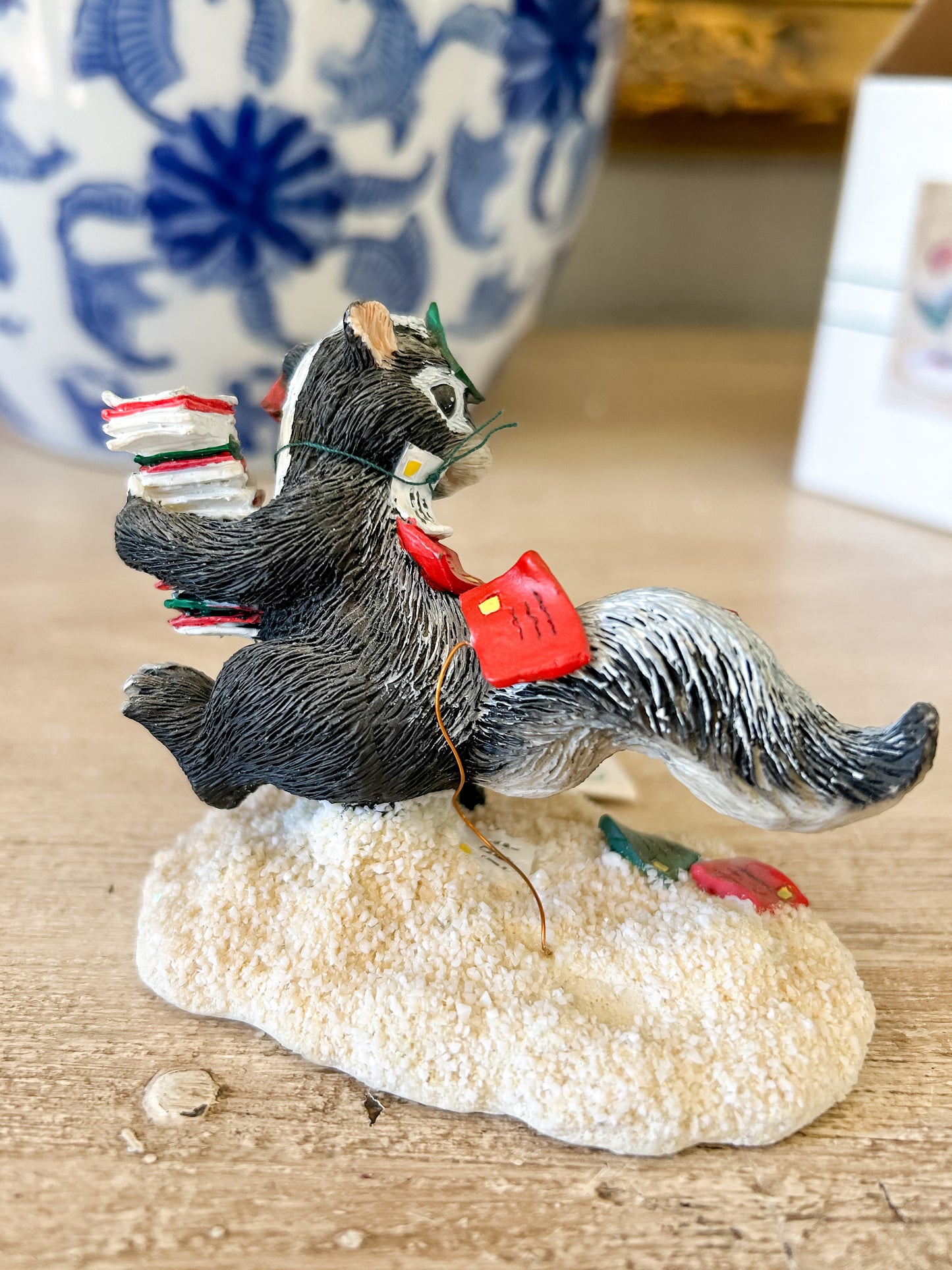 Charming Tails Figurine "Airmail"