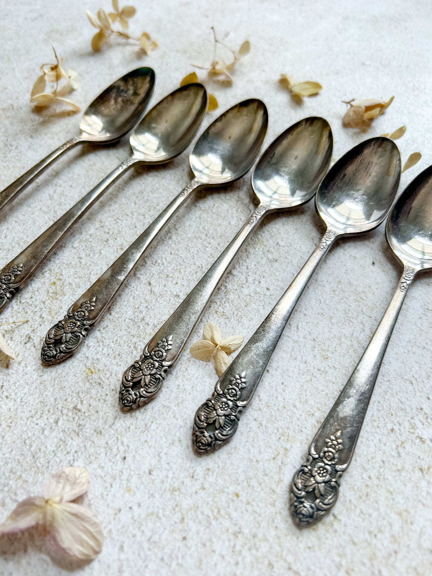 Set 6 Oneida Distinction Spoons