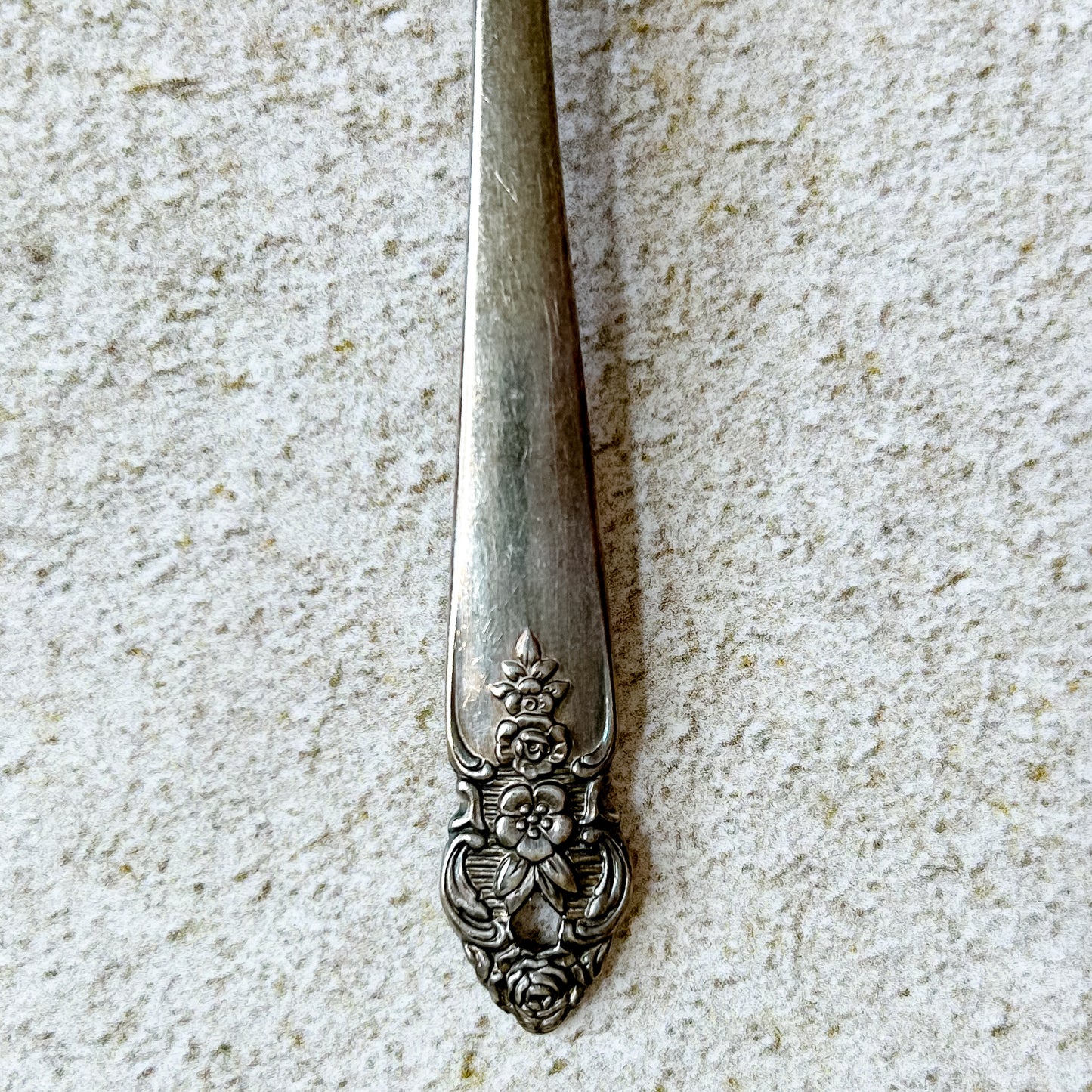 Oneida Distinction Master Butter Knife