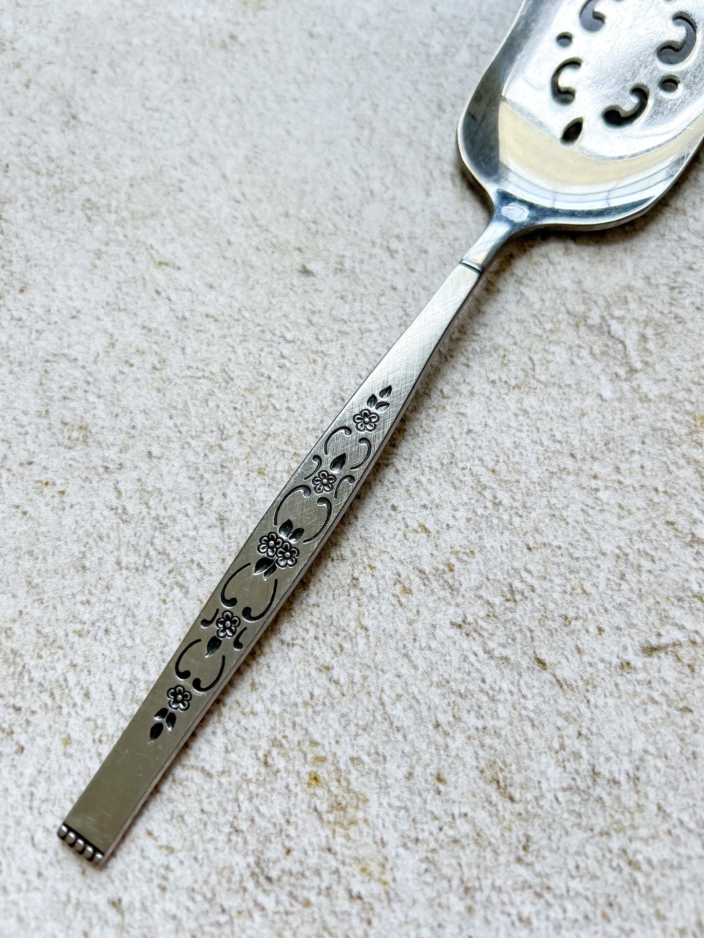 Oneida Spanada Pastry Server