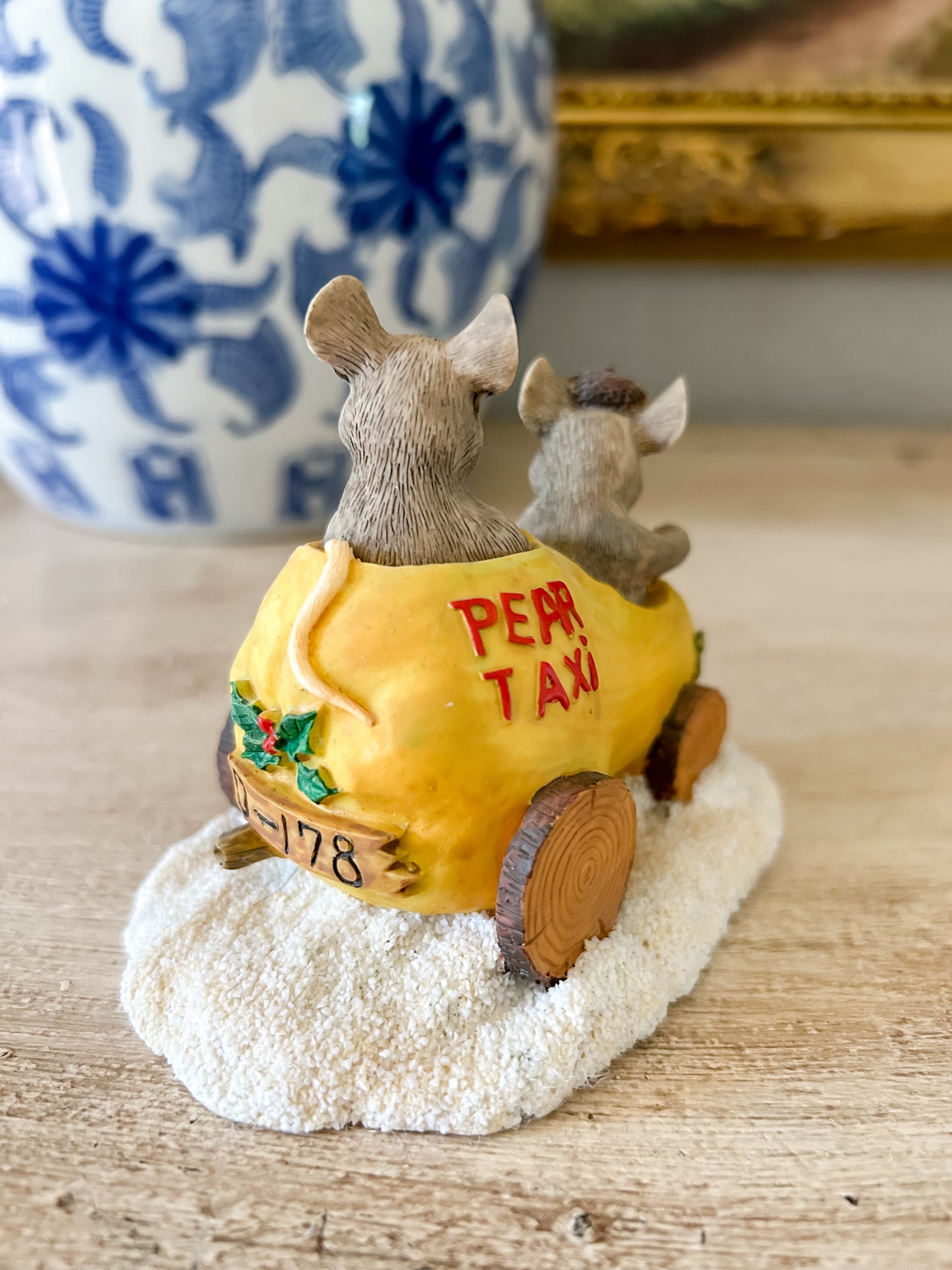 Charming Tails Figurine "Pear Taxi"