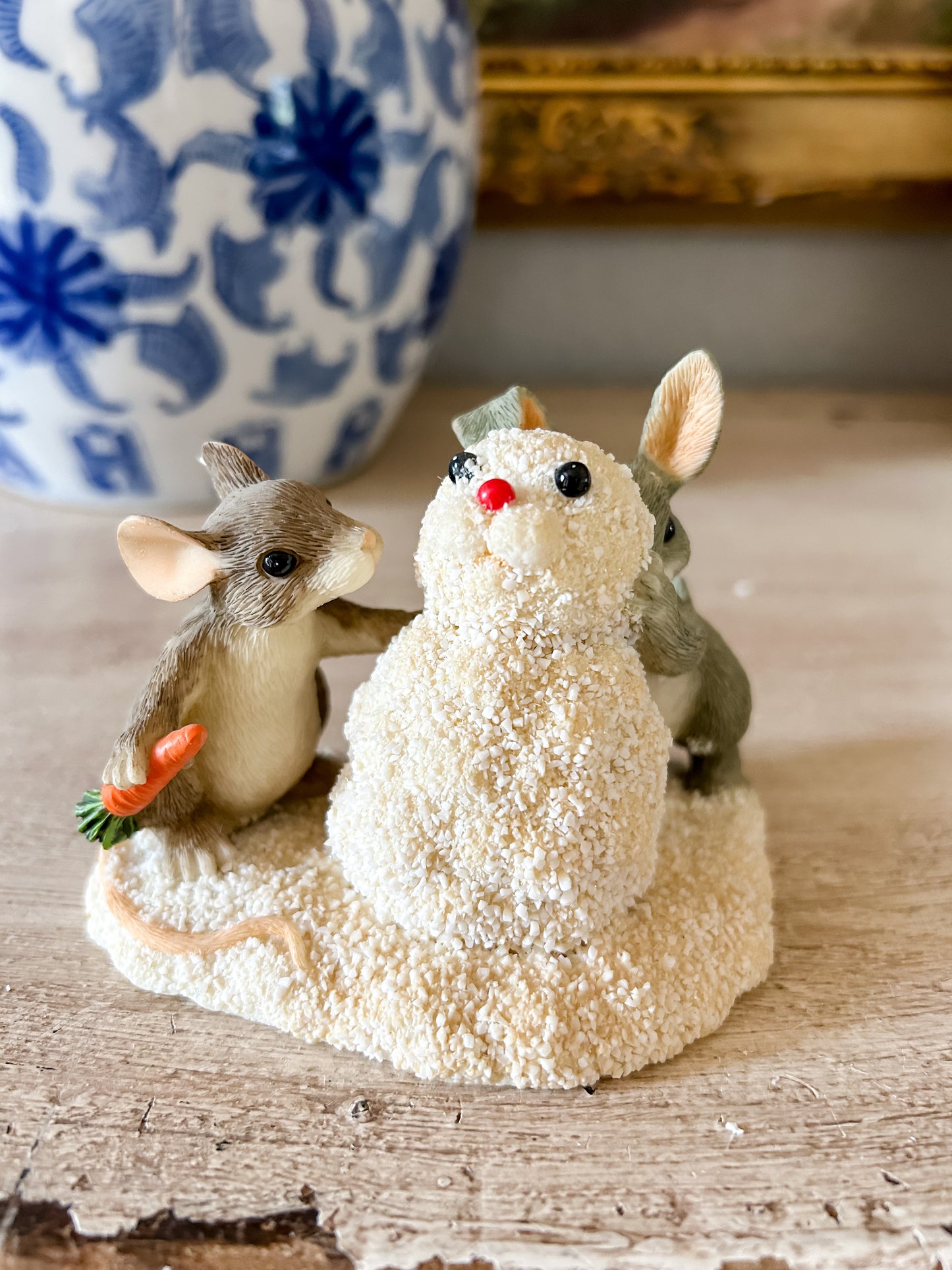 Charming Tails Figurine "Building a Snowbunny"