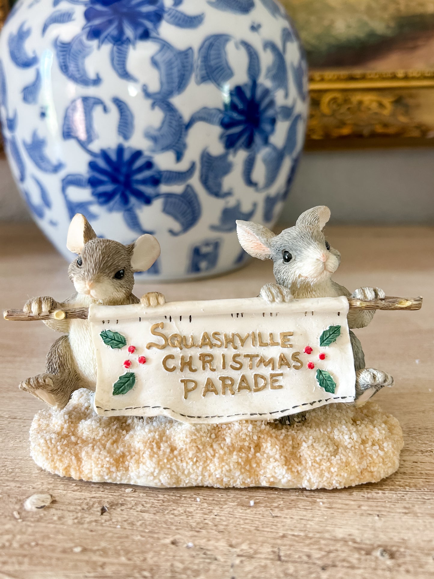 Charming Tails Figurine "Parade Banner"