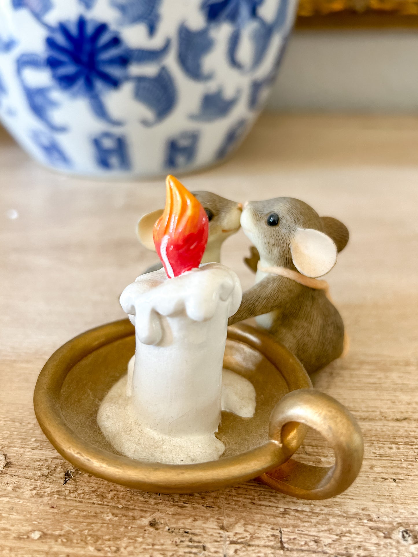 Charming Tails Figurine "Candle Light Kisses"