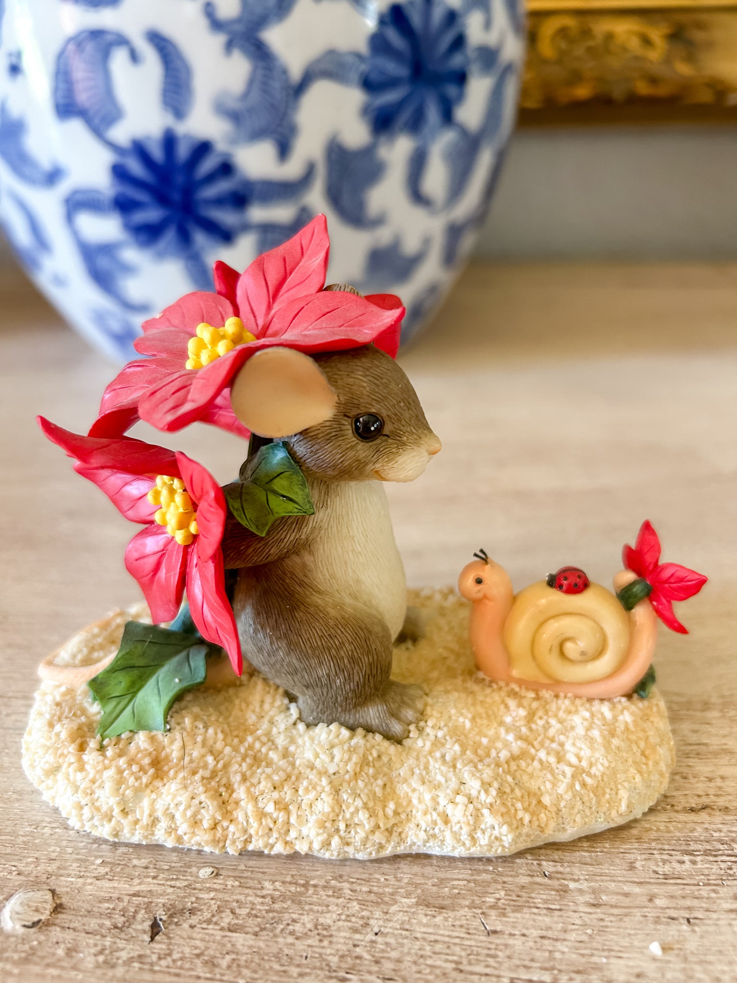 Charming Tails Figurine "Happy Holiday Bouquet"