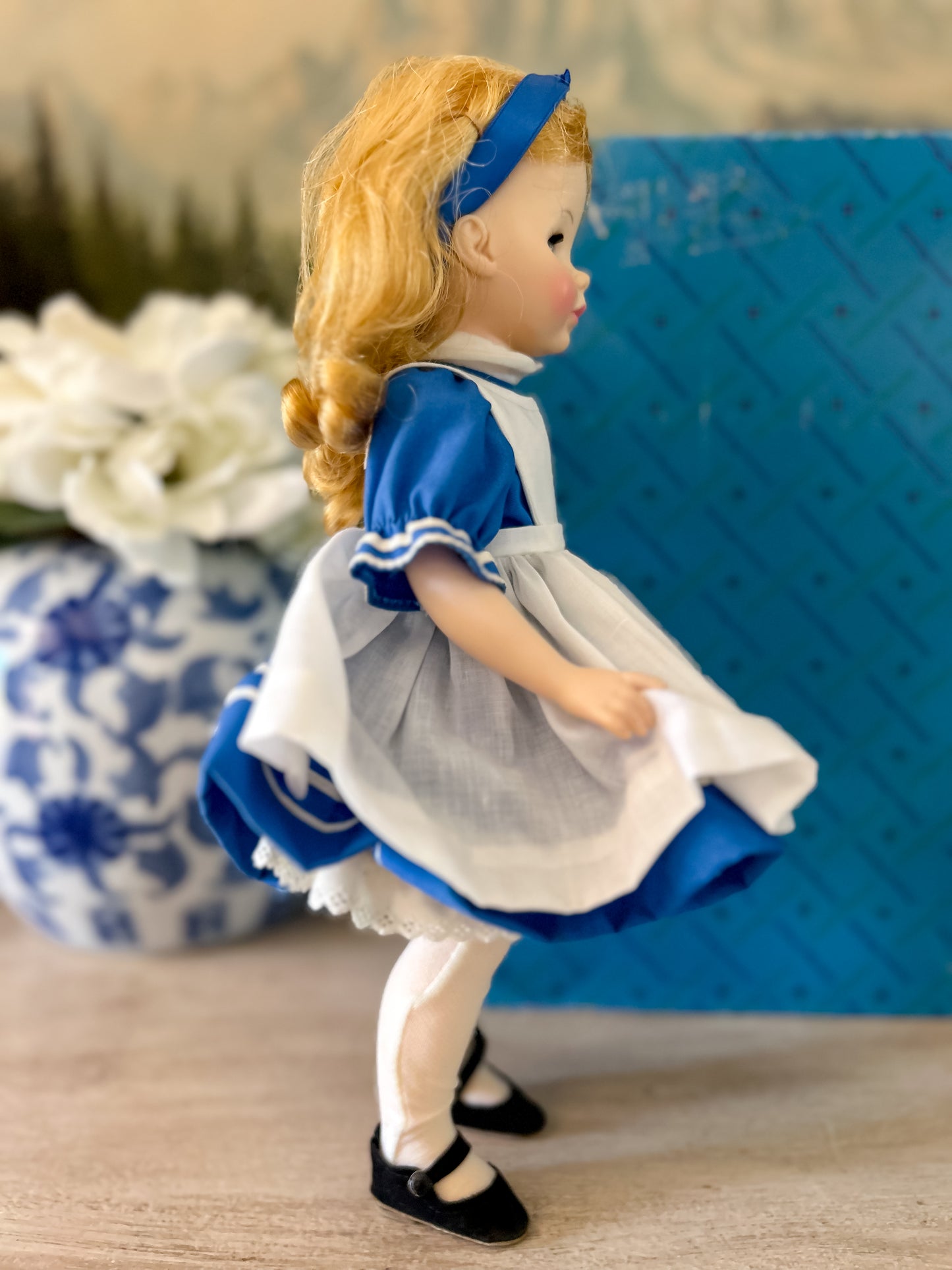 Alice in Wonderland Madam Alexander Doll