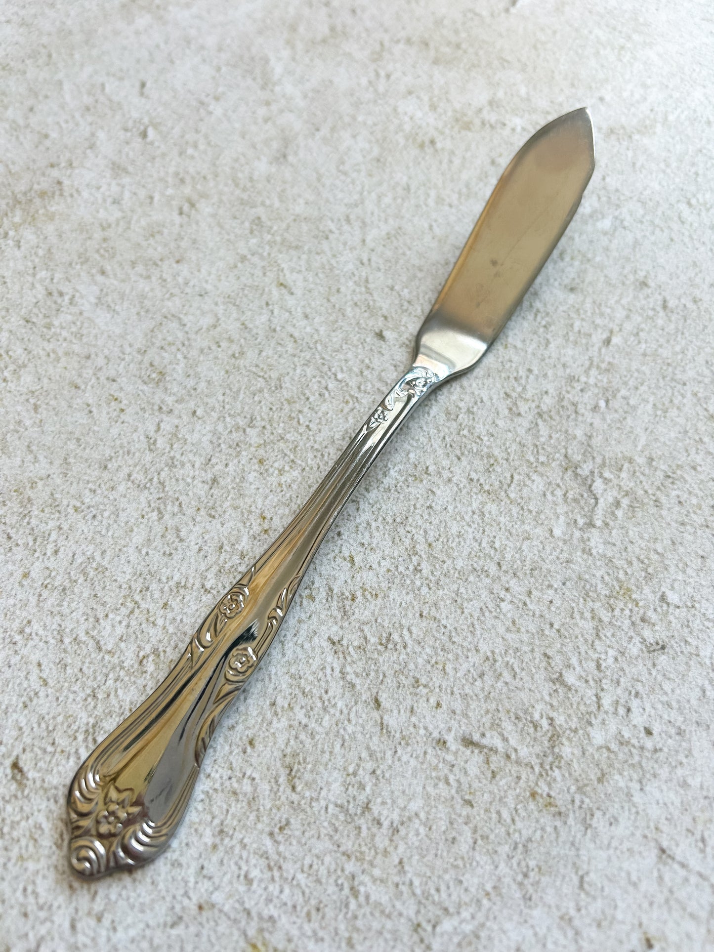Oneida Azalea Master Butter Knife
