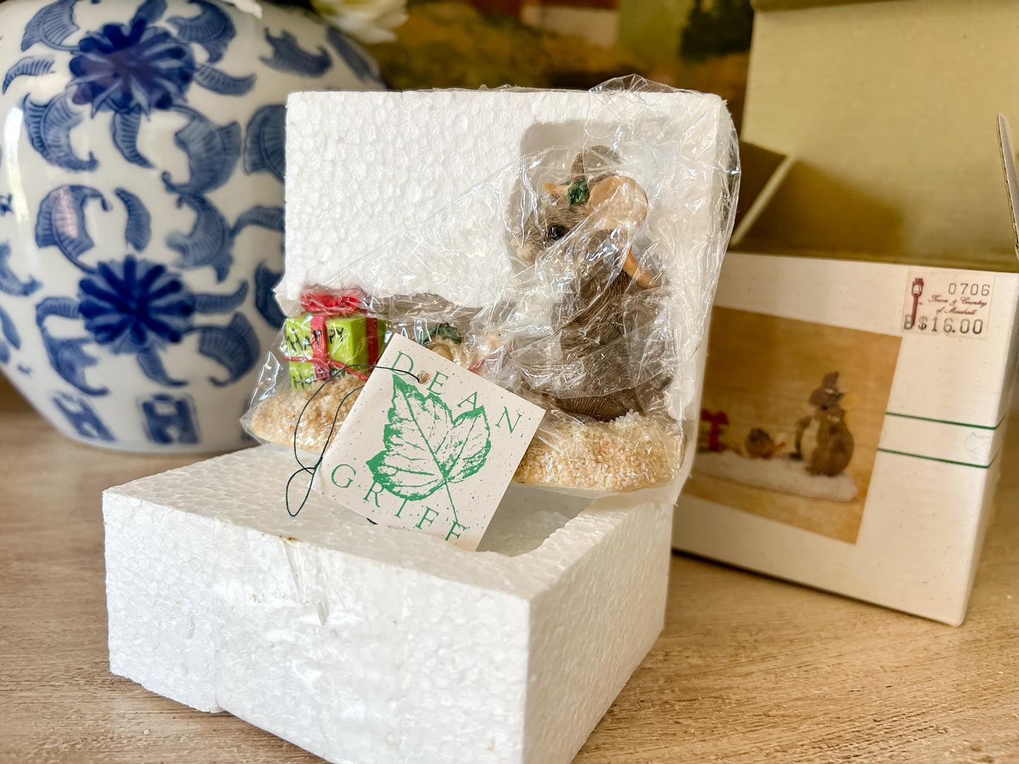*Limited Edition Charming Tails Figurine "Waiting for Xmas"