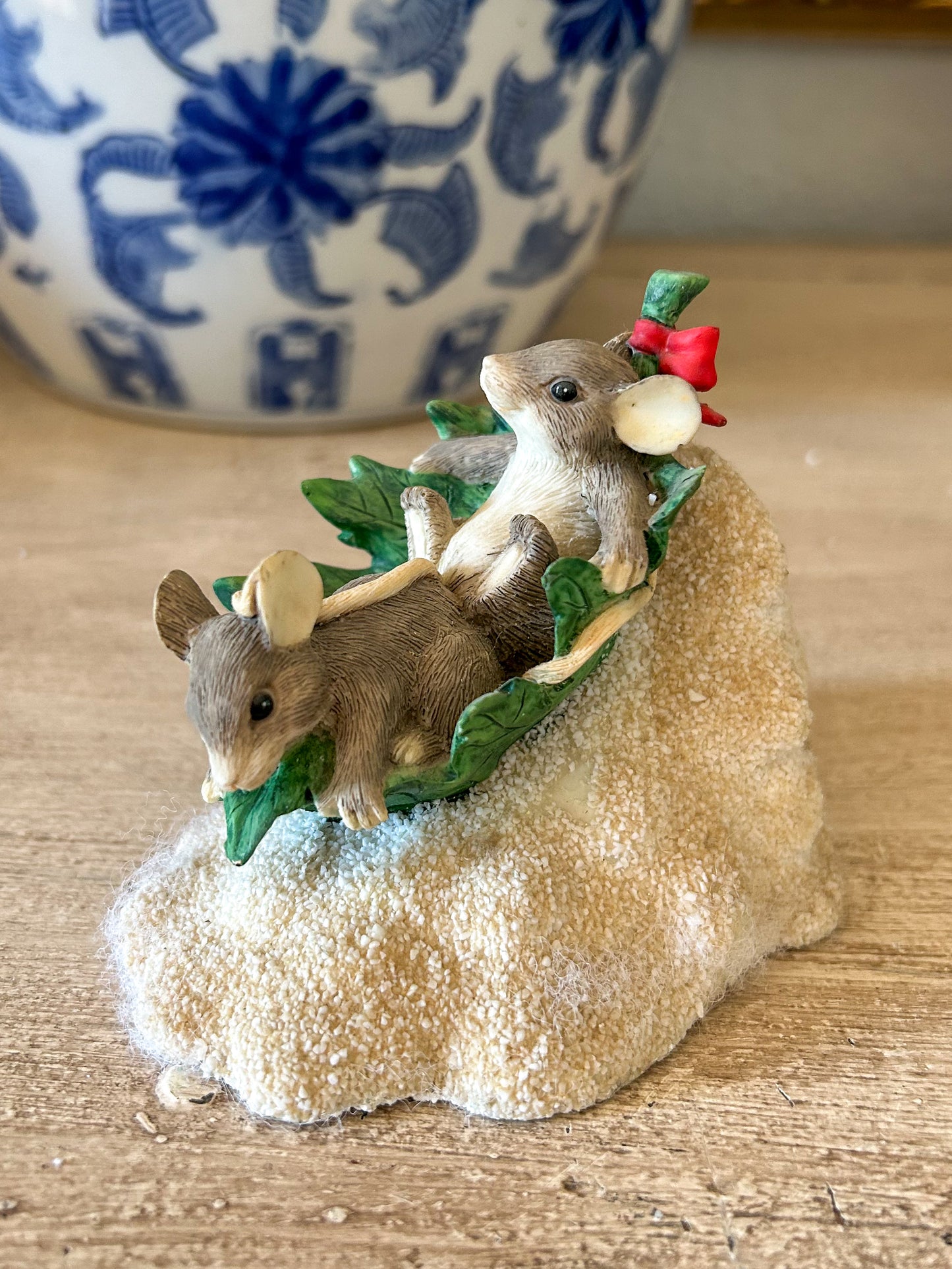 Charming Tails Figurine "Flying Leaf Saucer"