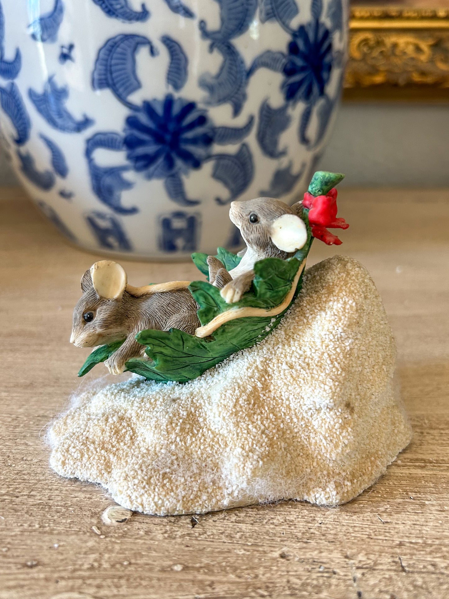 Charming Tails Figurine "Flying Leaf Saucer"