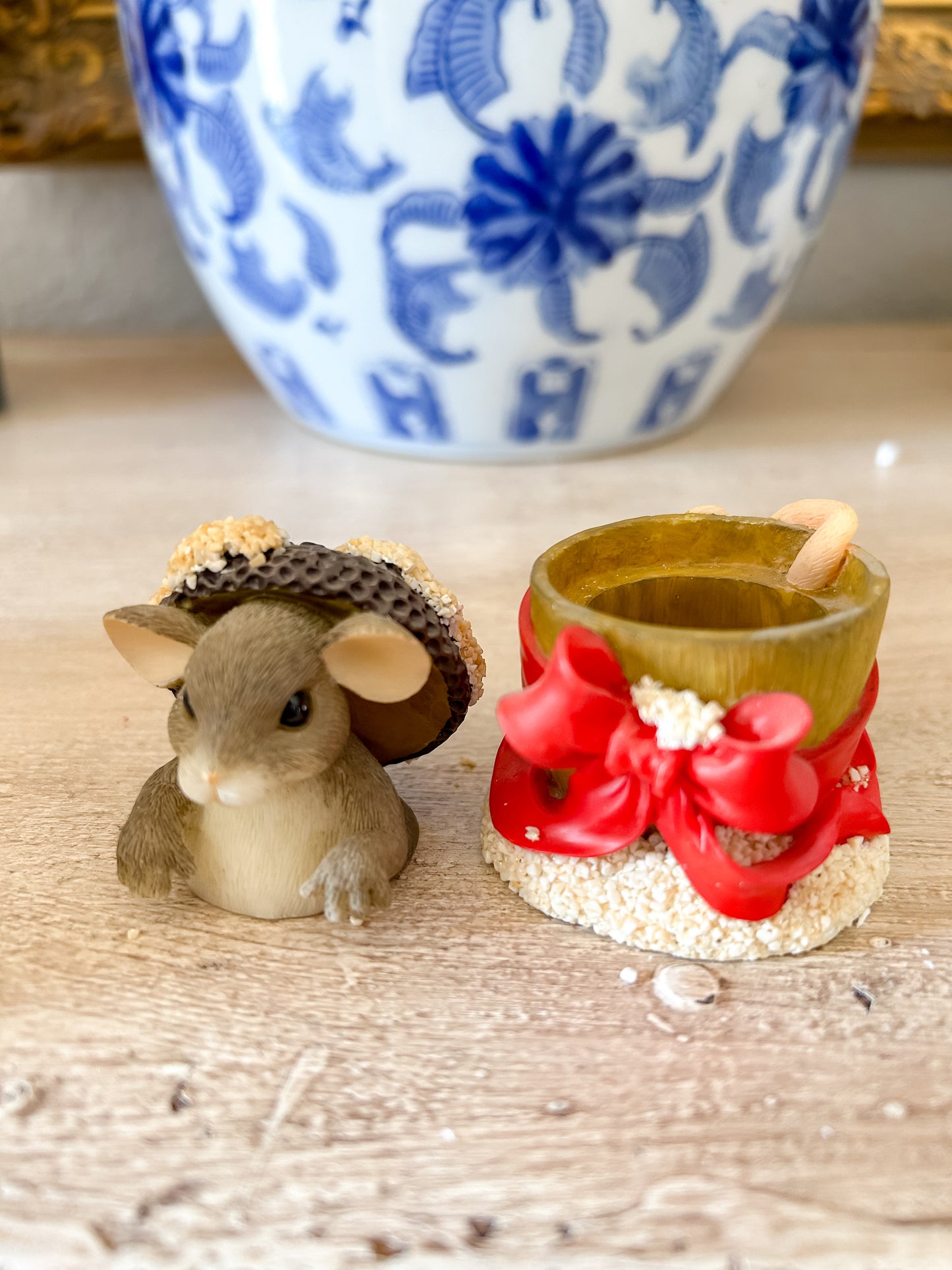 Charming Tails Lidded Box Figurine "Holly Day Dreams"