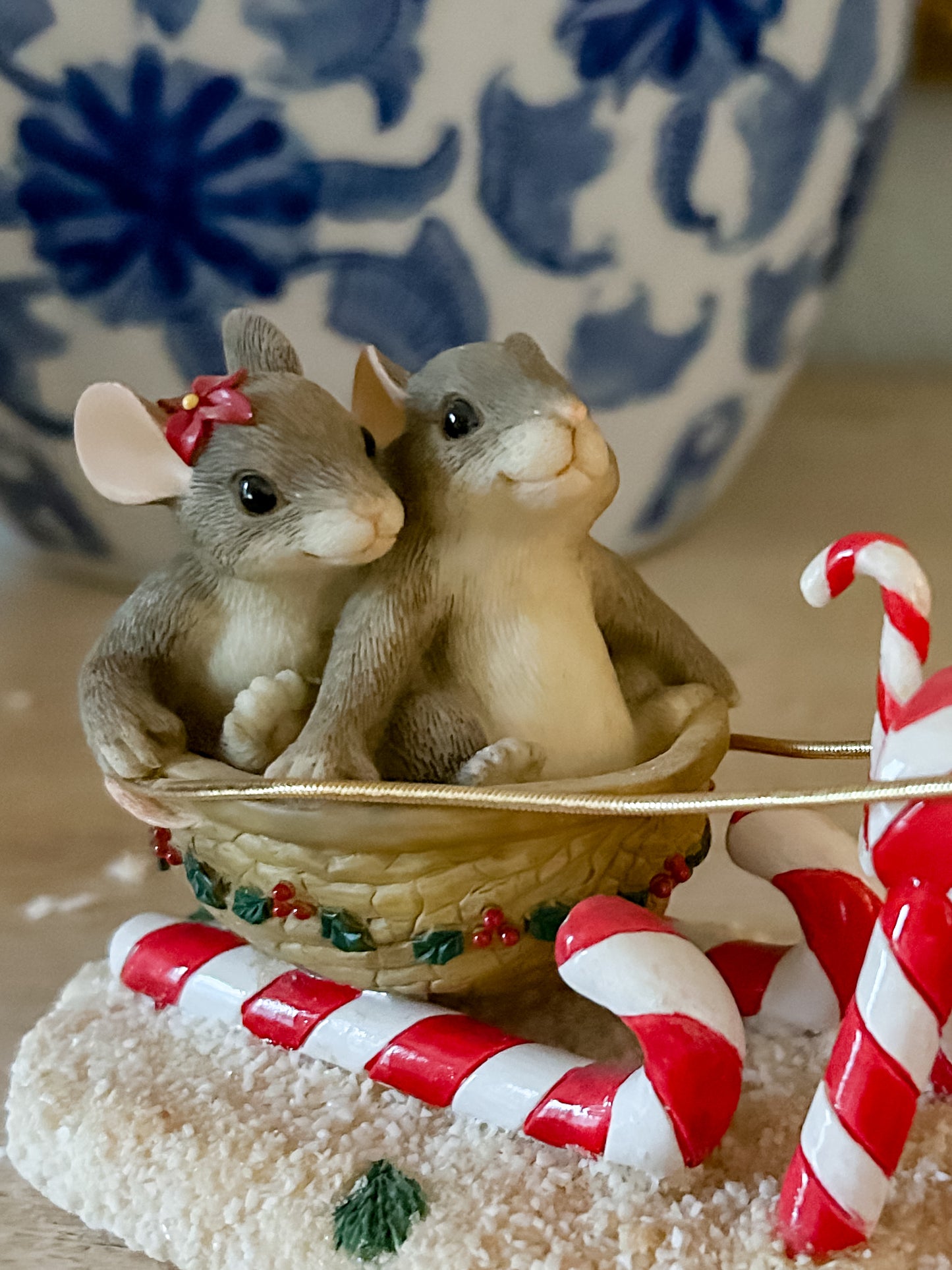 Charming Tails Figurine "Sleigh Ride Sweeties" LIMITED