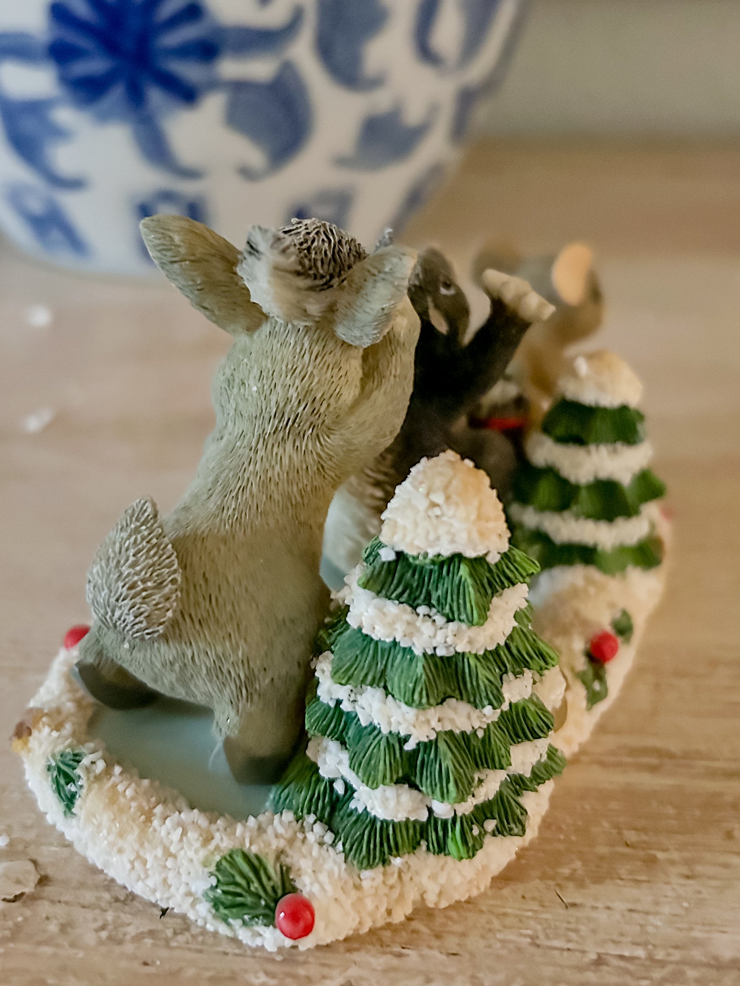 Charming Tails Figurine "Skating Party"