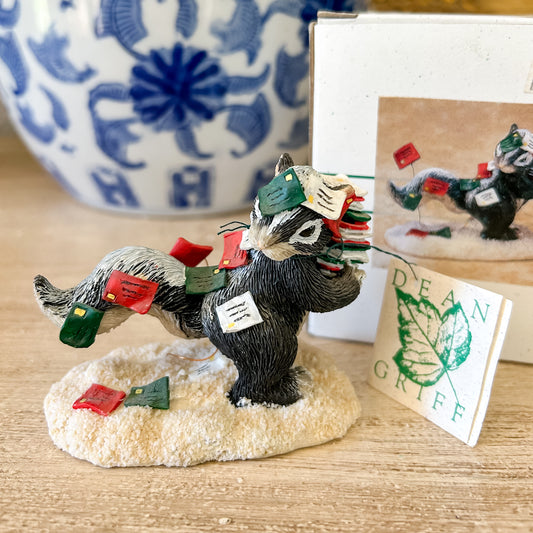 Charming Tails Figurine "Airmail"