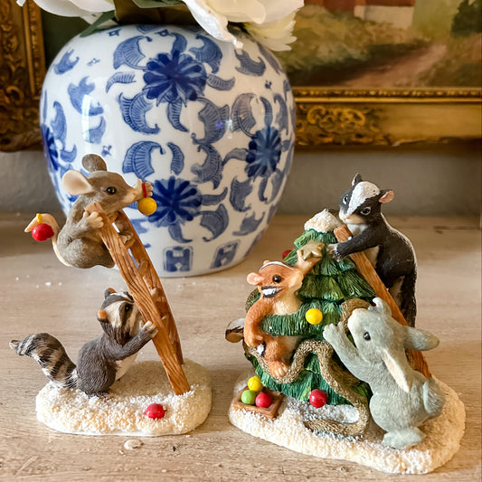 Charming Tails Figurine "Trimming the Tree"