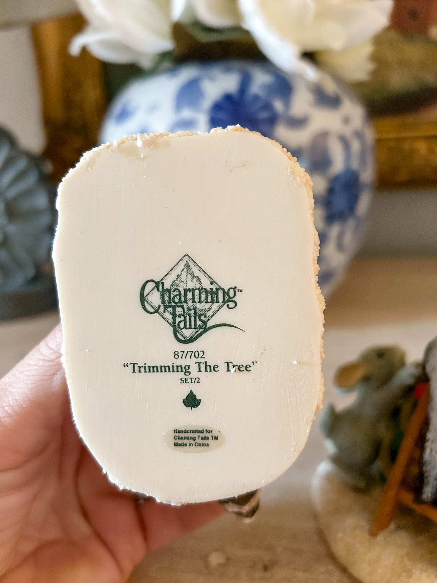 Charming Tails Figurine "Trimming the Tree"