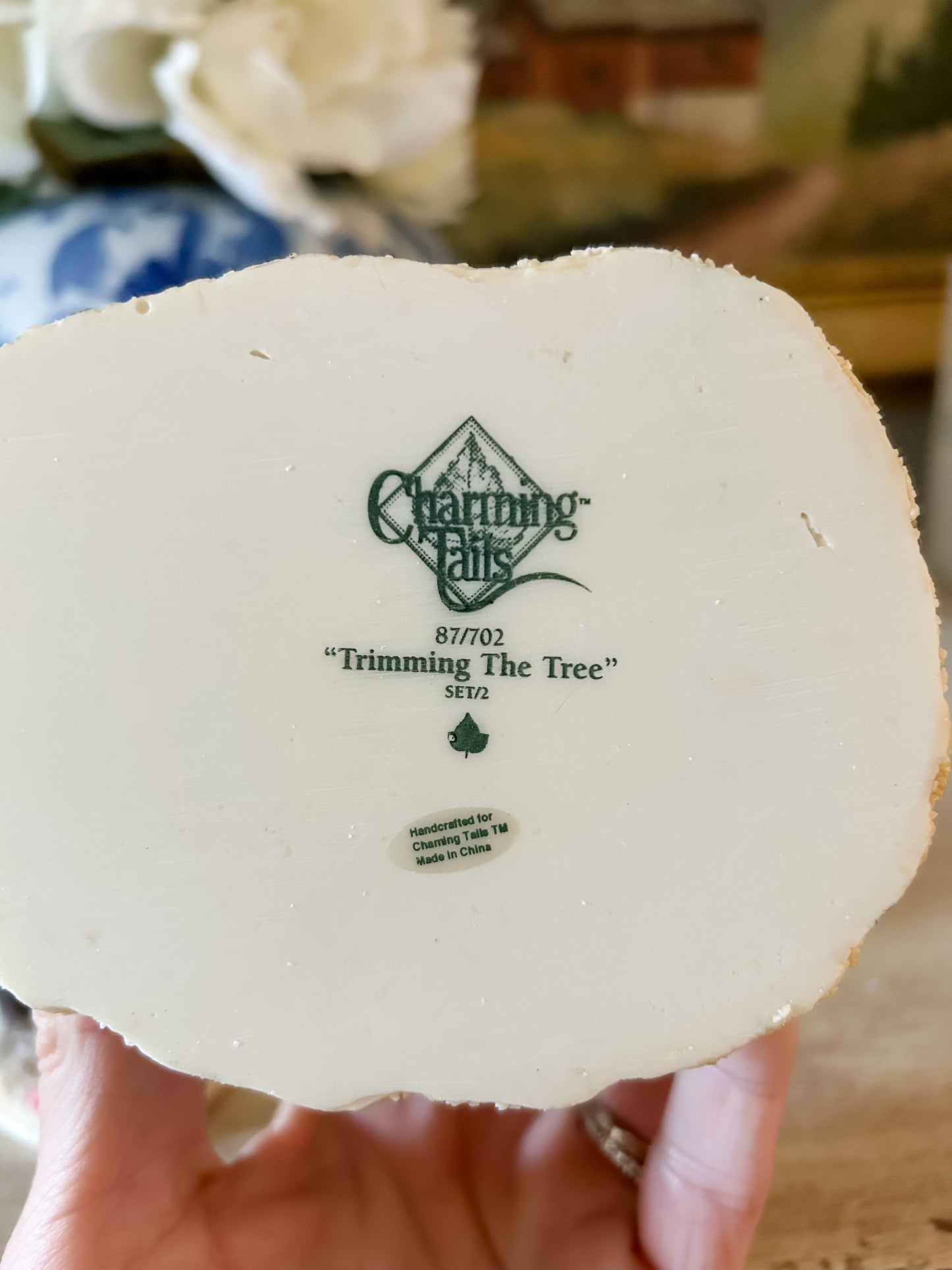 Charming Tails Figurine "Trimming the Tree"