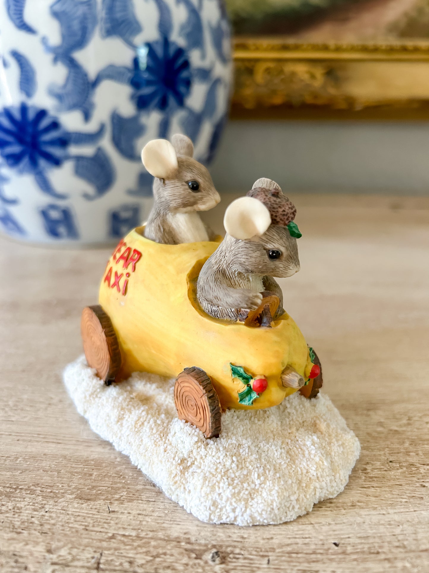 Charming Tails Figurine "Pear Taxi"