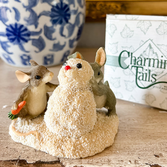 Charming Tails Figurine "Building a Snowbunny"