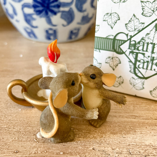 Charming Tails Figurine "Candle Light Kisses"