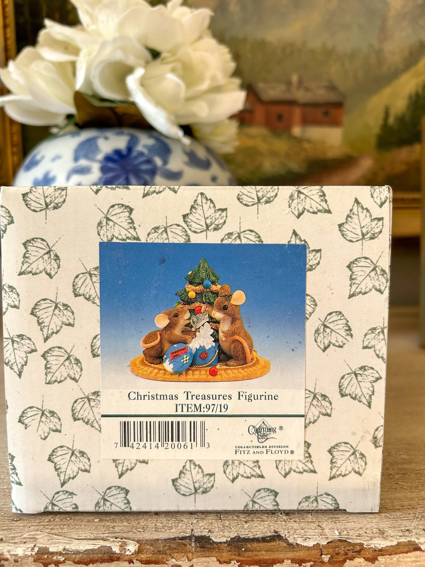 Charming Tails Figurine "Christmas Treasures"