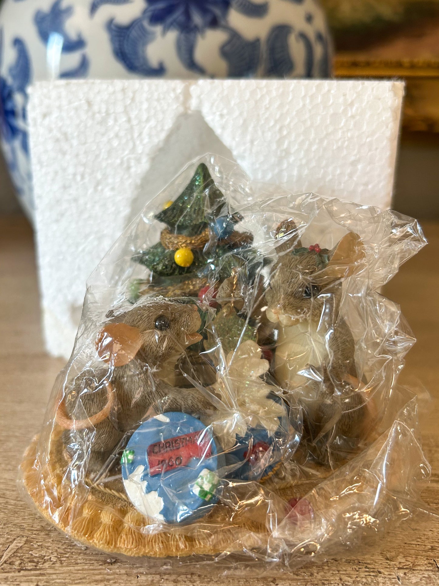 Charming Tails Figurine "Christmas Treasures"