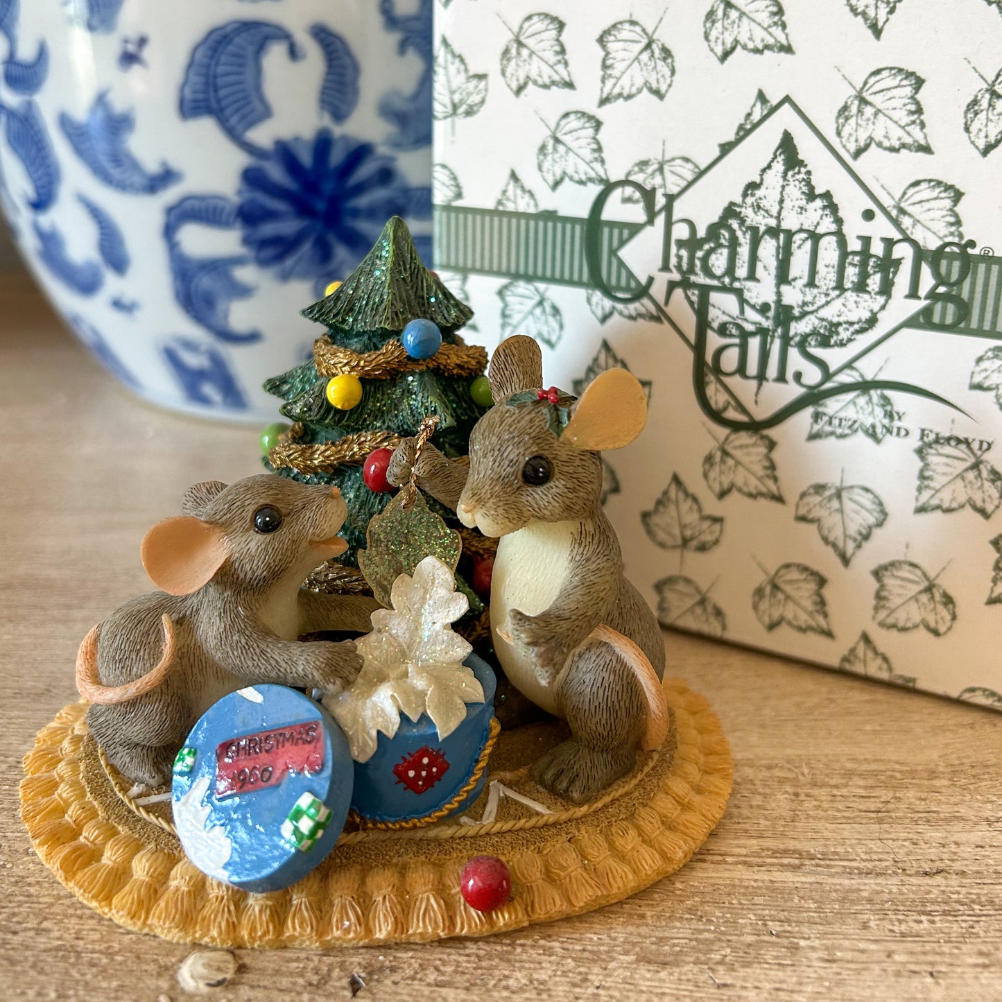 Charming Tails Figurine "Christmas Treasures"