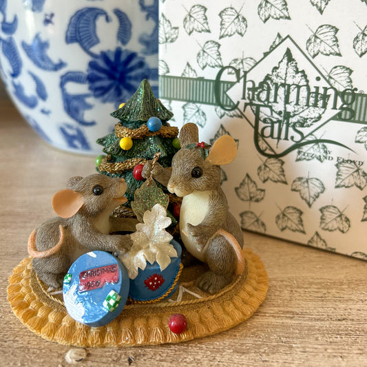 Charming Tails Figurine "Christmas Treasures"