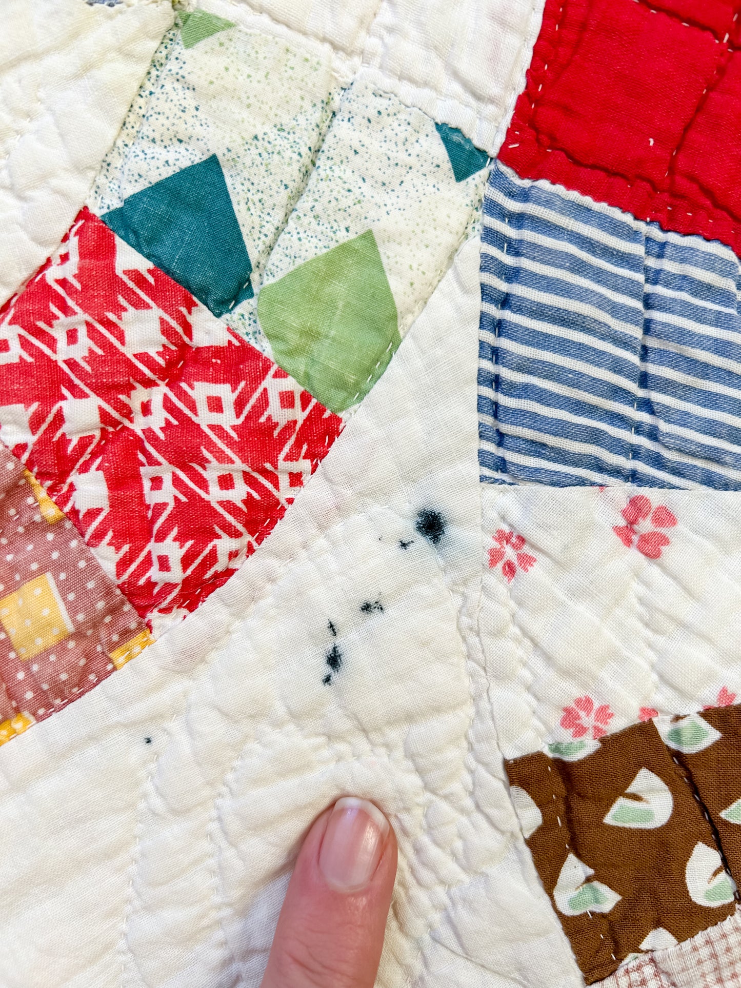 Vintage Double Wedding Ring Quilt with Feed Sack Fabrics