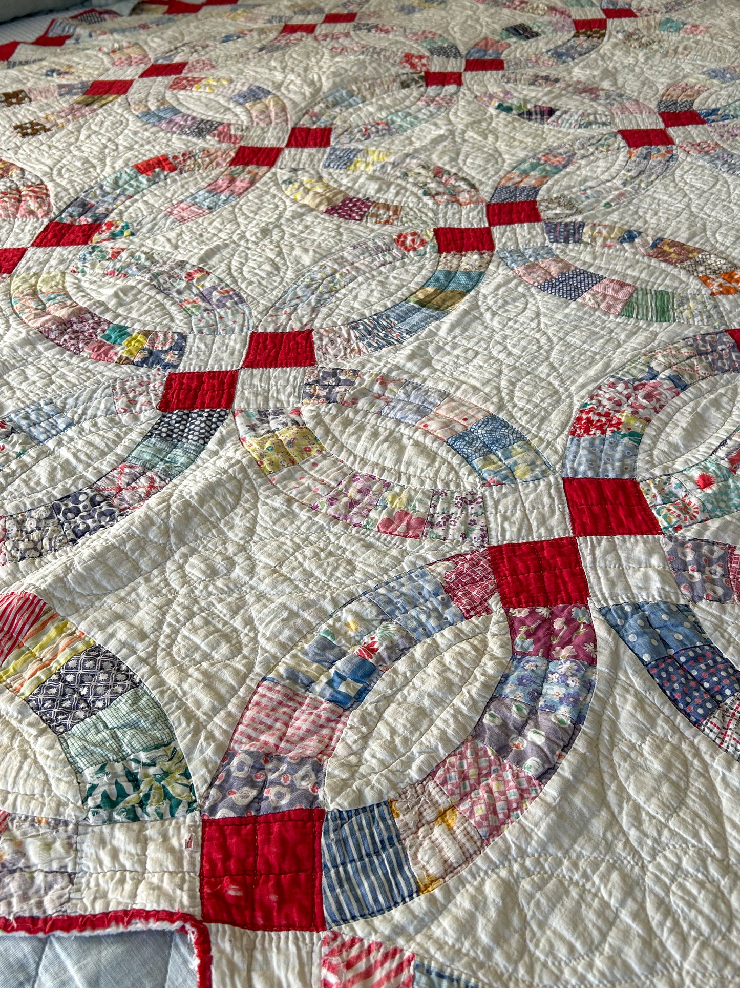 Vintage Double Wedding Ring Quilt with Feed Sack Fabrics