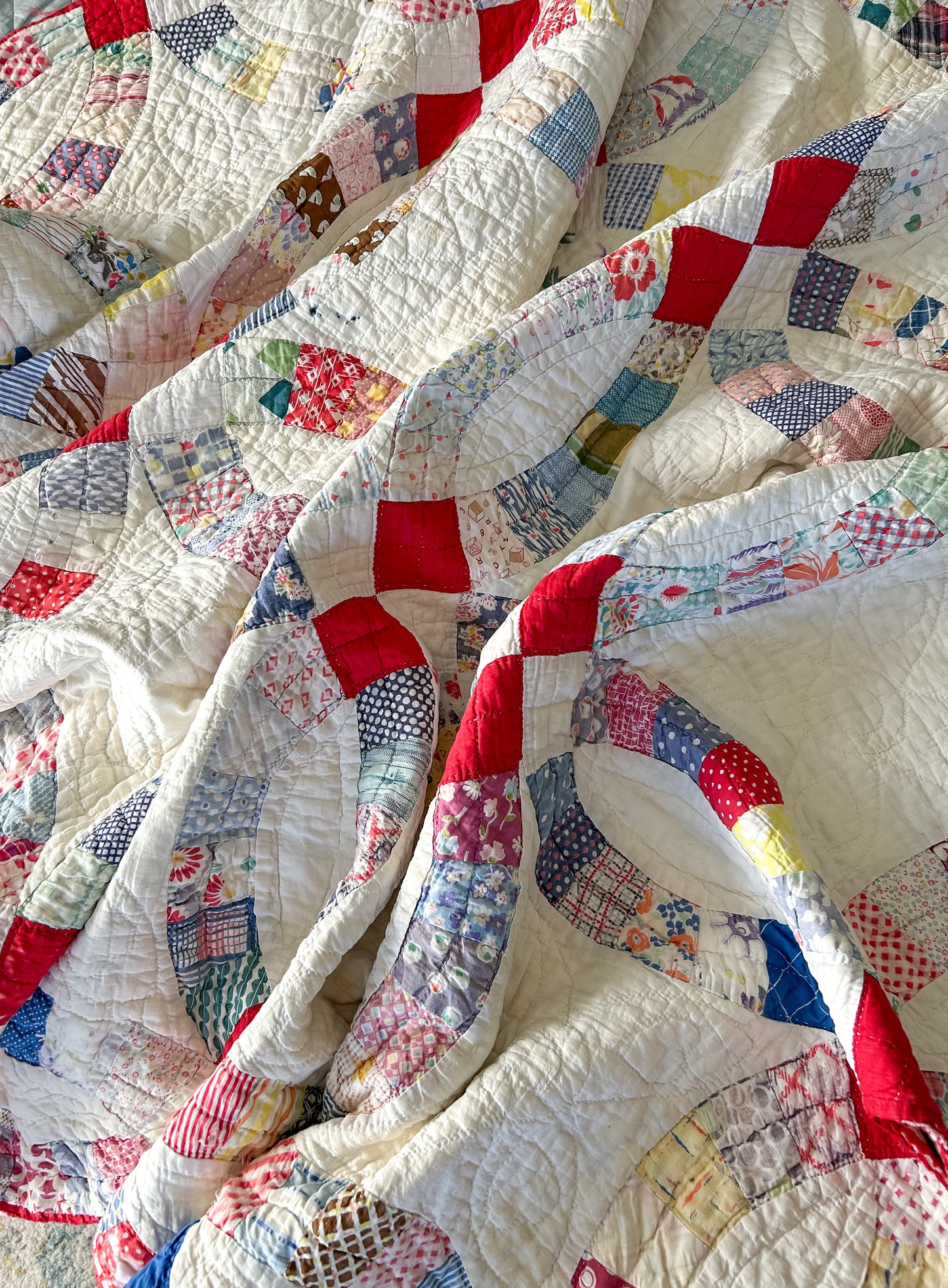 Vintage Double Wedding Ring Quilt with Feed Sack Fabrics