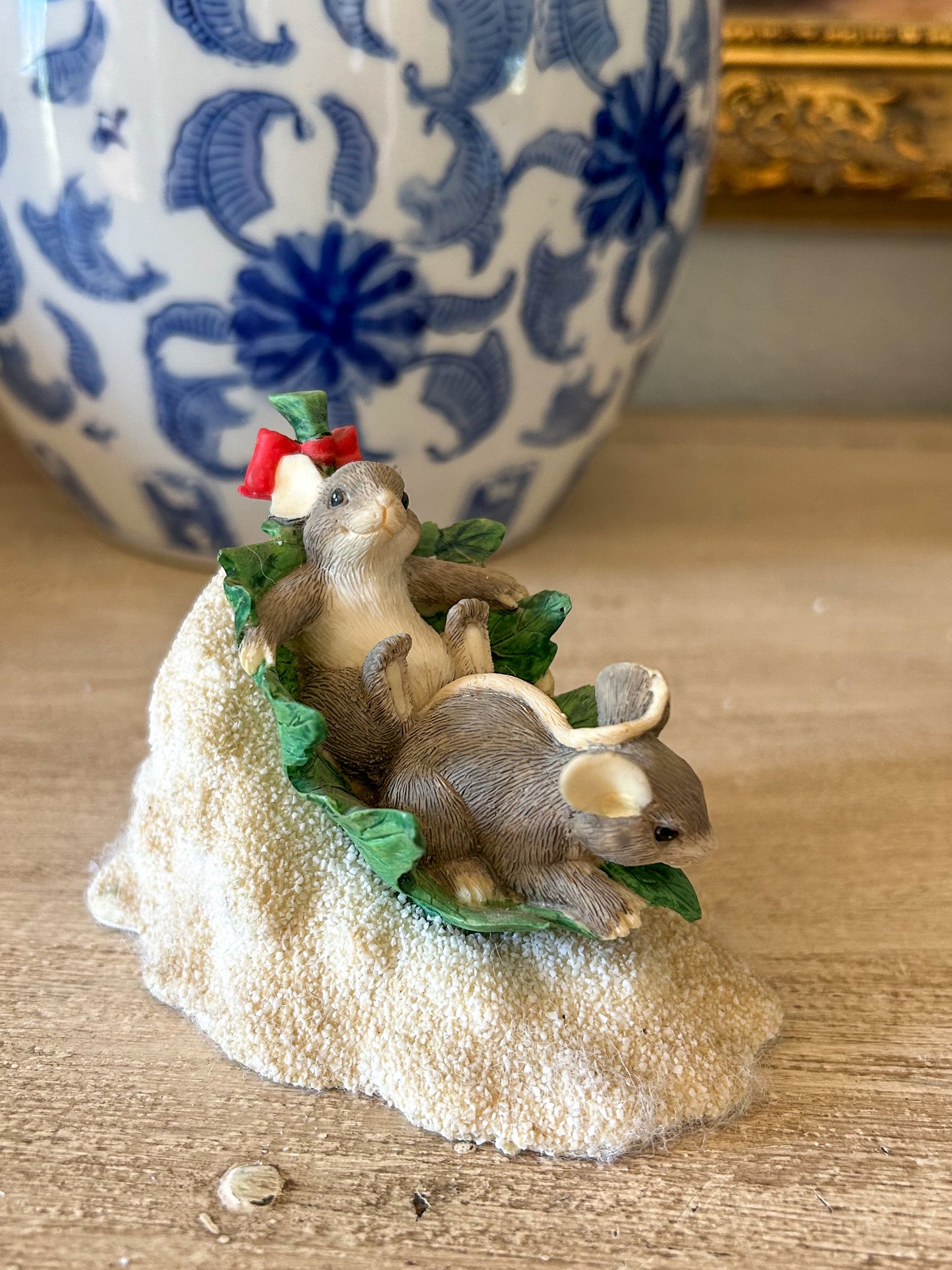 Charming Tails Figurine "Flying Leaf Saucer"