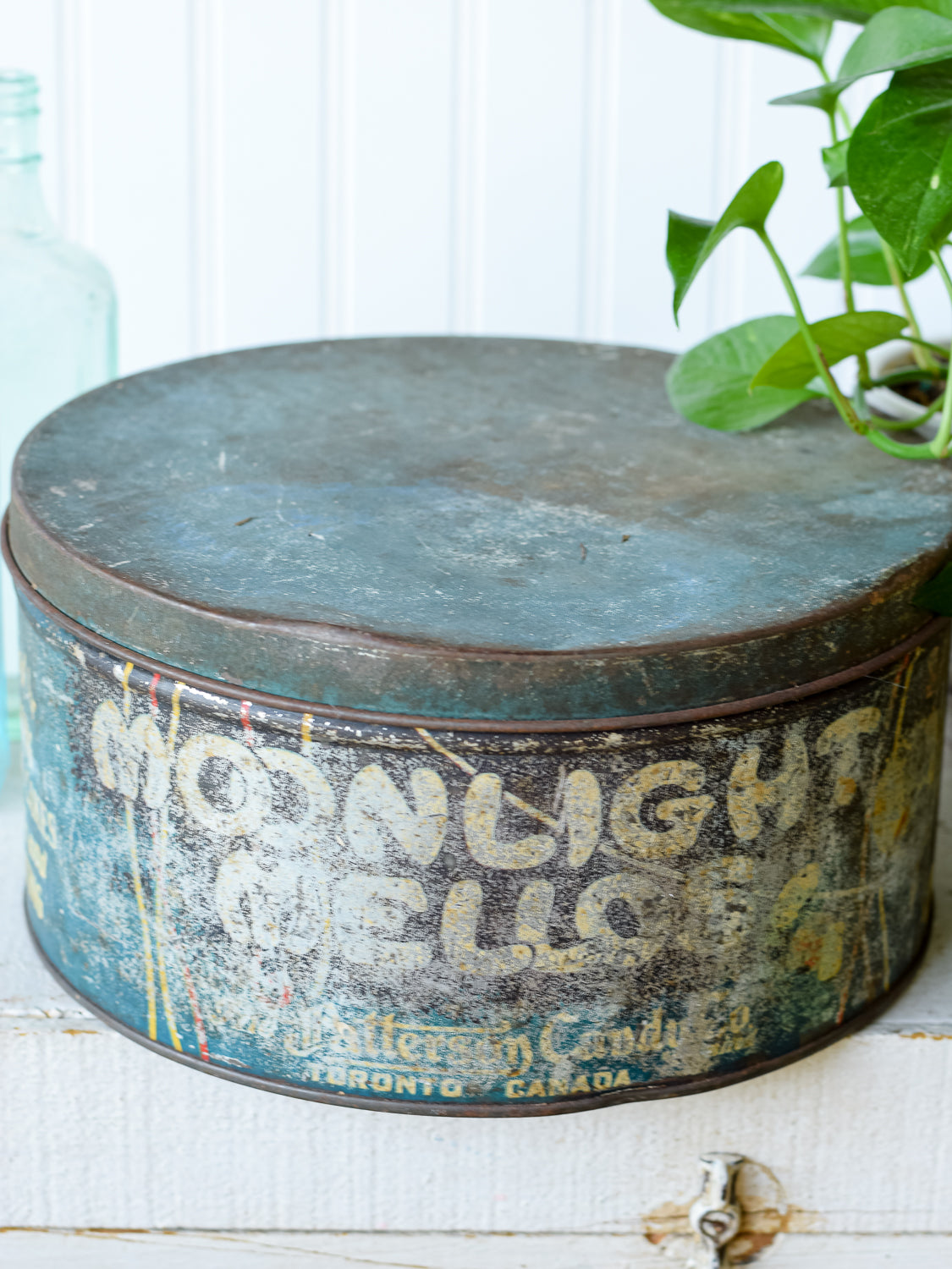 Antique Moonlight Mellows Marshmallow Tin