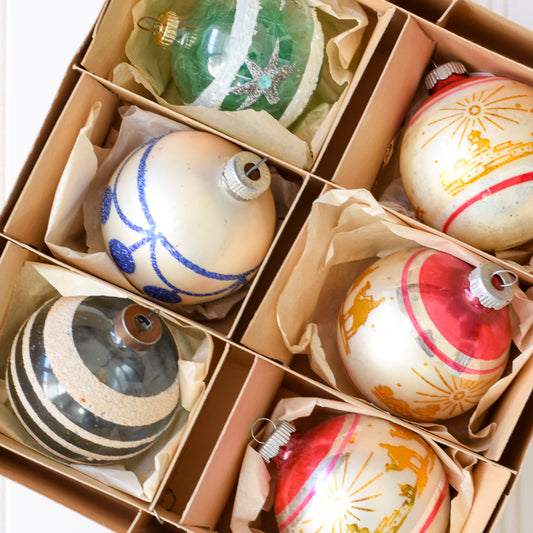 Set Vintage Ornaments with Box